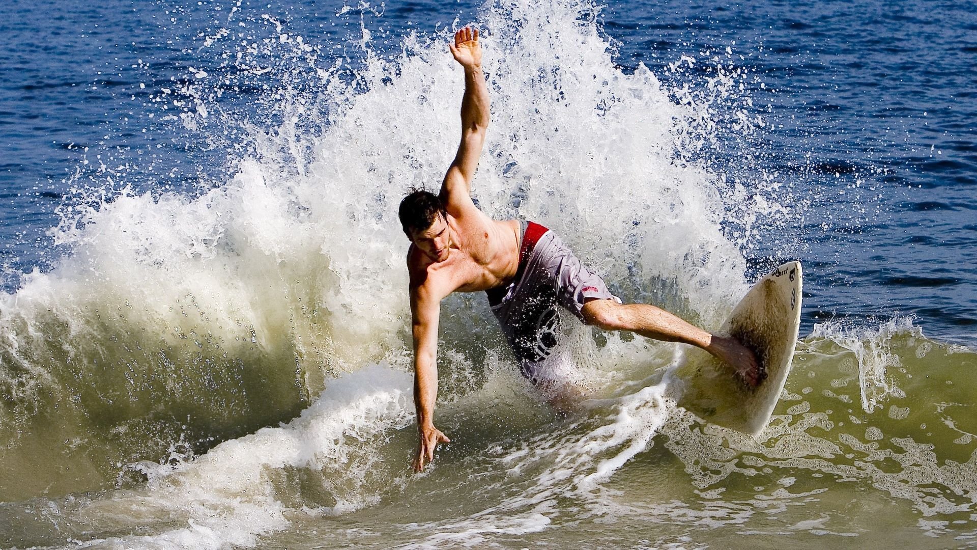 开云官网-一击定乾坤，本泽马的唯一时刻，与法国队战术洪流如何淹没瑞典